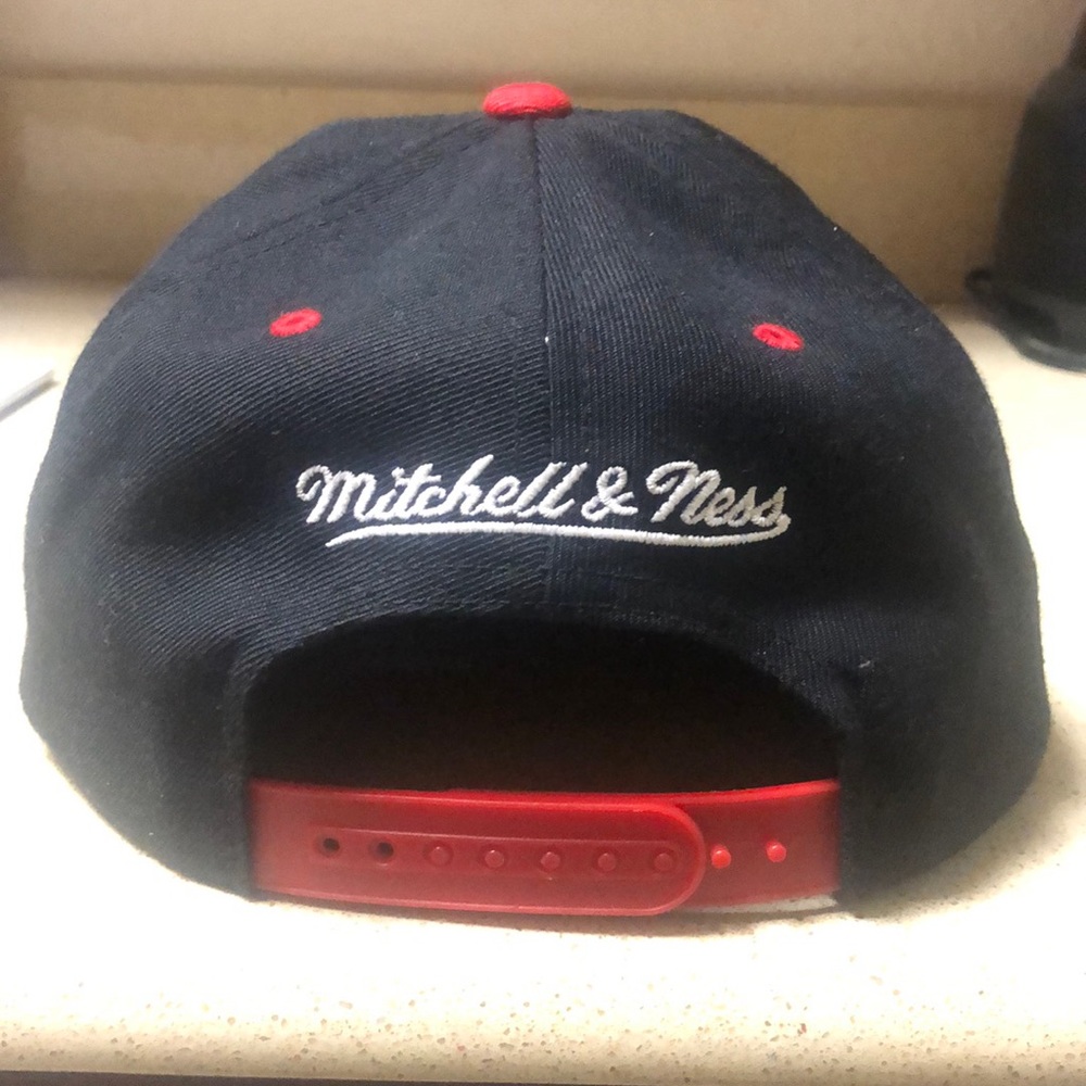 Mitchell & Ness Chicago Blackhawks SnapBack - Picture 2 of 2